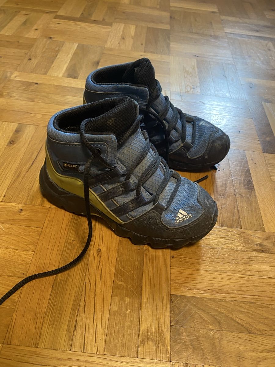 Adidas Scarpe per ragazzi: Kinder Wanderschuhe von Adidas Terrex Gr 25 – Usato da Zizers venduto da dalaub 1