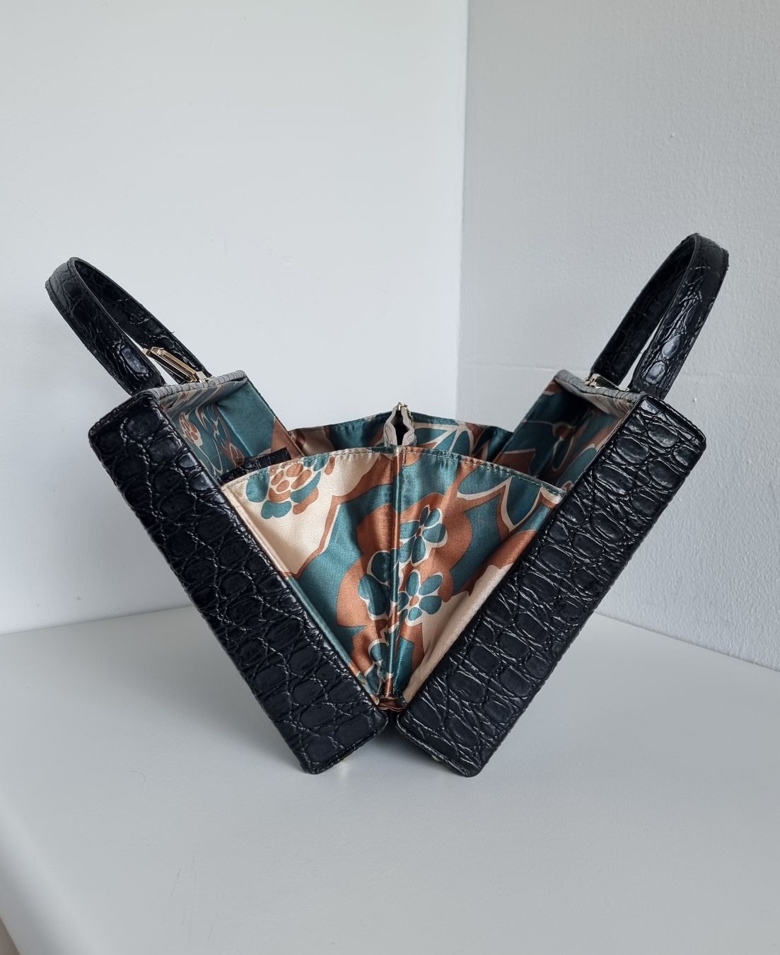 Guess Borse: Einzigartige Vintage GUESS Handtasche – Usato da Gontenschwil venduto da shop2hand 1