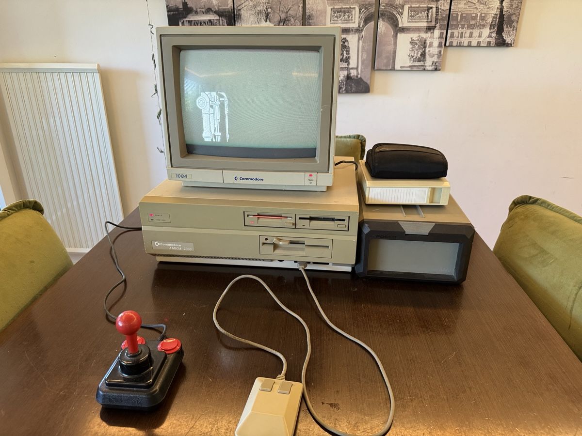 Commodore PC: Commodore 164, Amiga 2000 mit 100 Spielen – Usato da Stallikon venduto da Alexandarveliki 1