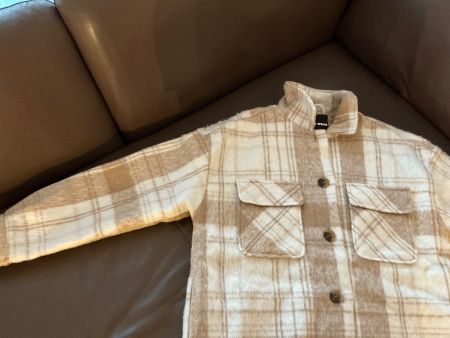 Warme Hemdjacke Grösse M kariert beige/weiss