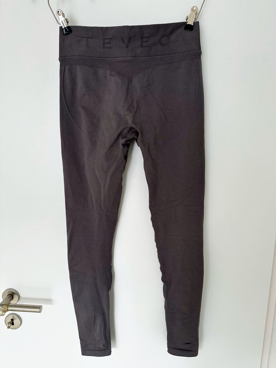 Teveo Leggings: Teveo V-Shape Leggins grau Gr.M – Usato da Eglisau venduto da Brewster1 2