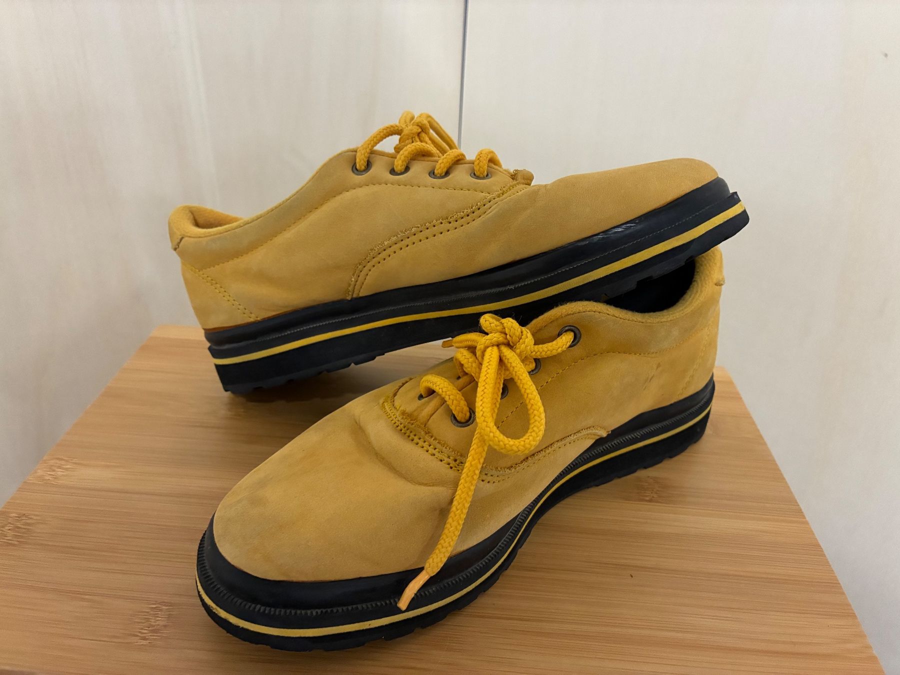 Scarpe da donna: Gelbe Halbschuhe in Grosse 39 mit Wildlederoptik – Usato da Zürich venduto da van_5xbk 2