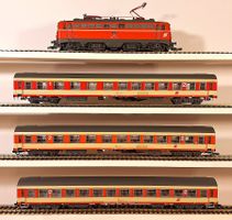 ÖBB 1042 mit Abteilwagen