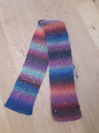 Neuer handgestrickter schal