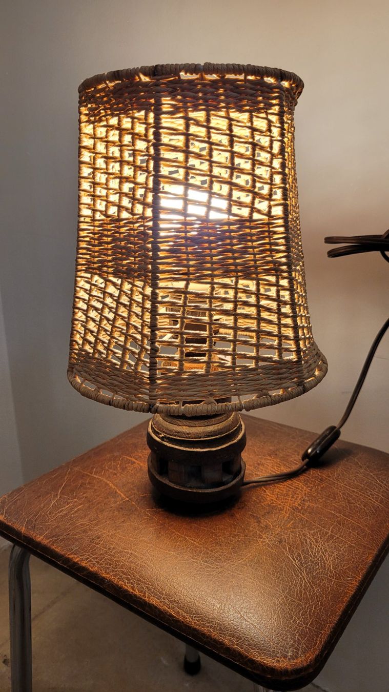 Lampes: Tischleuchte mit Radnabe alt – D'occasion à Zofingen par Loop_ReSale