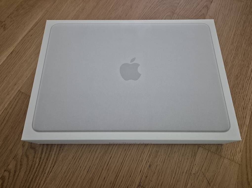 Apple Notebooks: Apple Macbook Neo 512GB Silber – Gebraucht aus Niederweningen von era_s96g