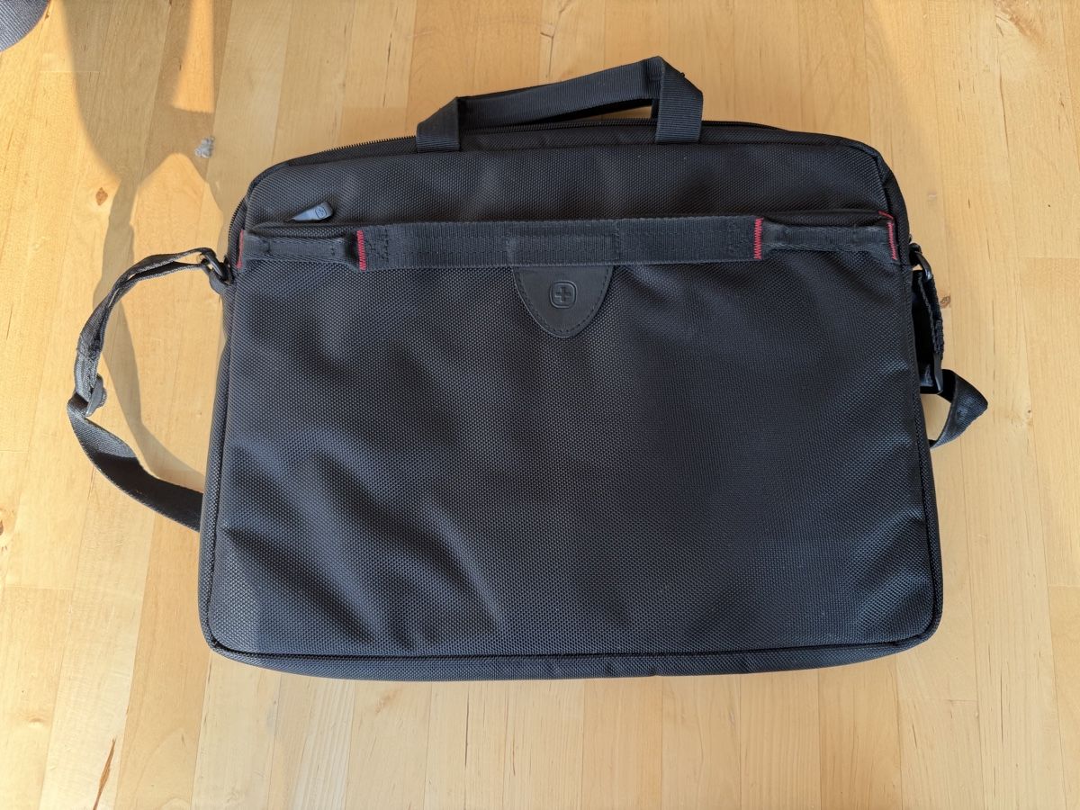 Wenger Borse: New Wenger Laptop Bag Black with Shoulder Strap – Nuovo (secondo la descrizione) da Zürich venduto da aus_r2dq 3