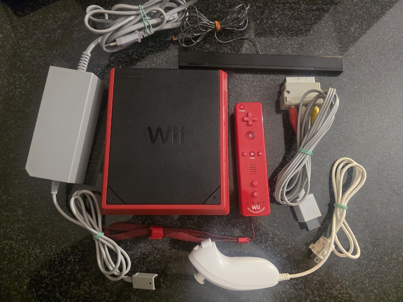 Nintendo Konsolen: Wii Mini Rouge – Gebraucht aus Chavornay von Crash37