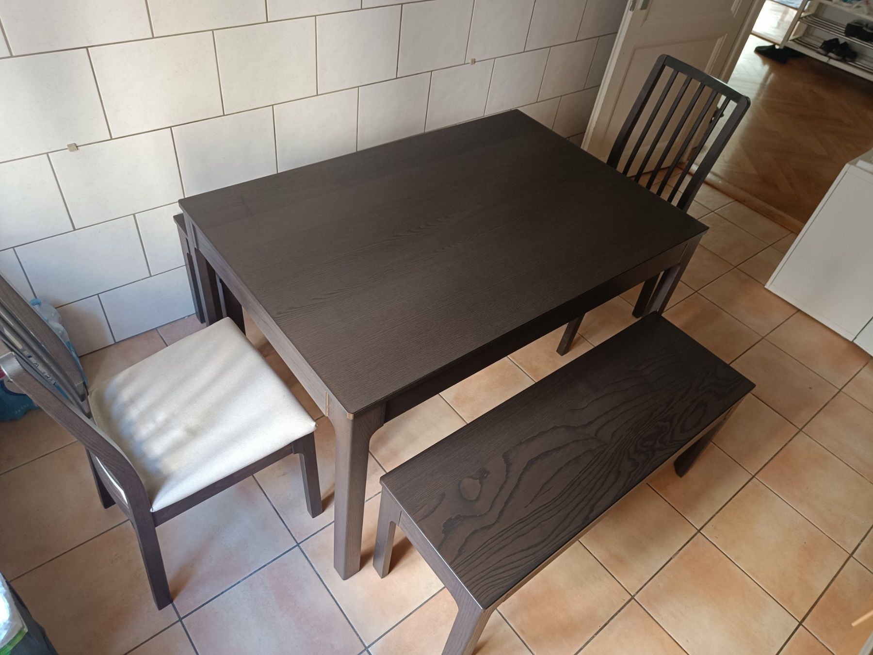 Ikea Tischset: Table à manger extensible avec 2 chaises et deux bancs – Gebraucht aus Genève von sca_j5cs