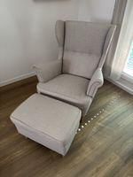 Sessel mit Hocker