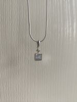 Chaînette et son pendentif en argent sterling