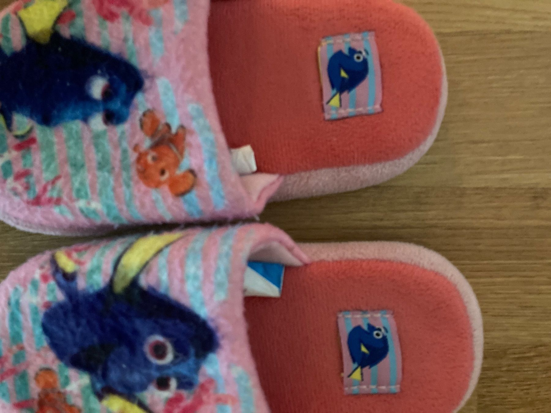 Schuhe für Jungen: Findet Dory Hausschuhe Gr. 26/27 – Gebraucht aus Emmenbrücke von JJ_89 2