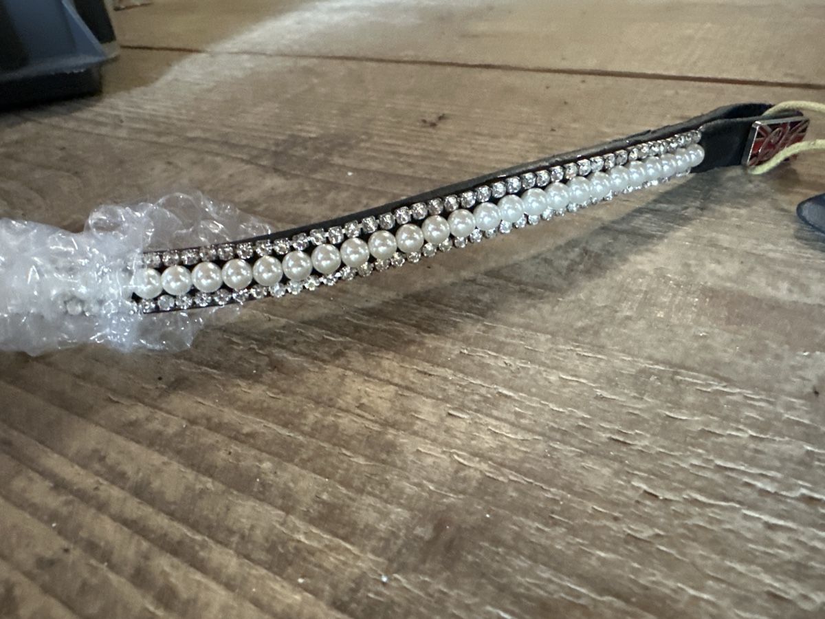 Brides, licols: Stirnband – Neuf avec emballage d'origine à Wohlen b. Bern par chrige84