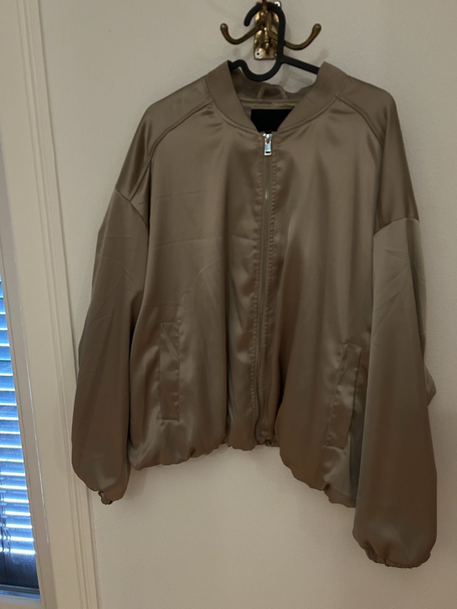 C&A Giacche: C&A Bomberjacke beige, Glänzend, Gr. L – Usato da Luzern venduto da bettygreen