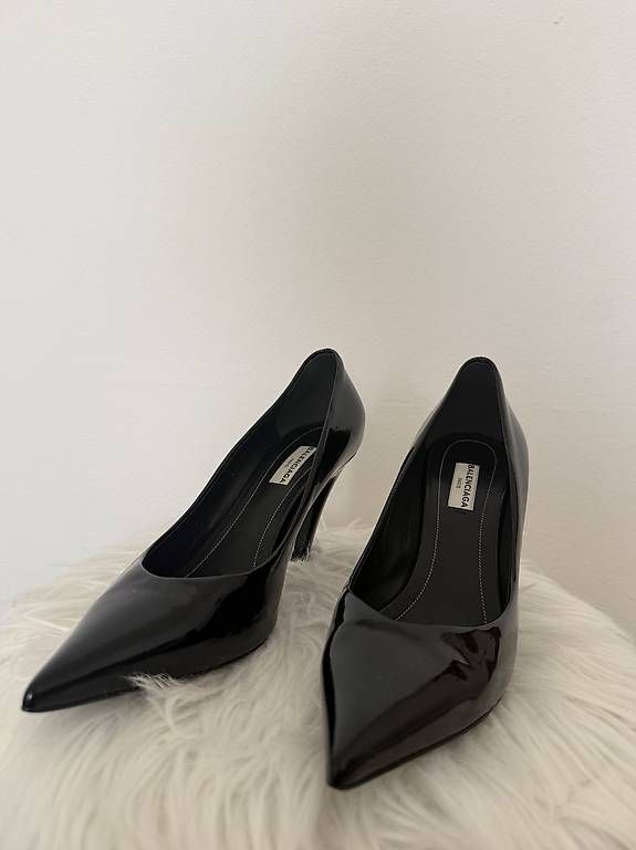 Damenschuhe: BALENCIAGA LACKPUMPS – Gebraucht aus Oberwil b. Zug von Andjola