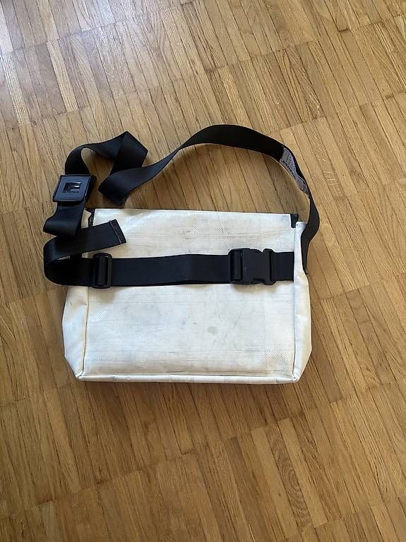 Taschen: Freitag Tasche G5.1 weiss / schwarz – Gebraucht aus Belp von S_B_7 3