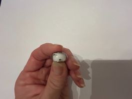 Charm Pandora en verre blanc avec pois gris