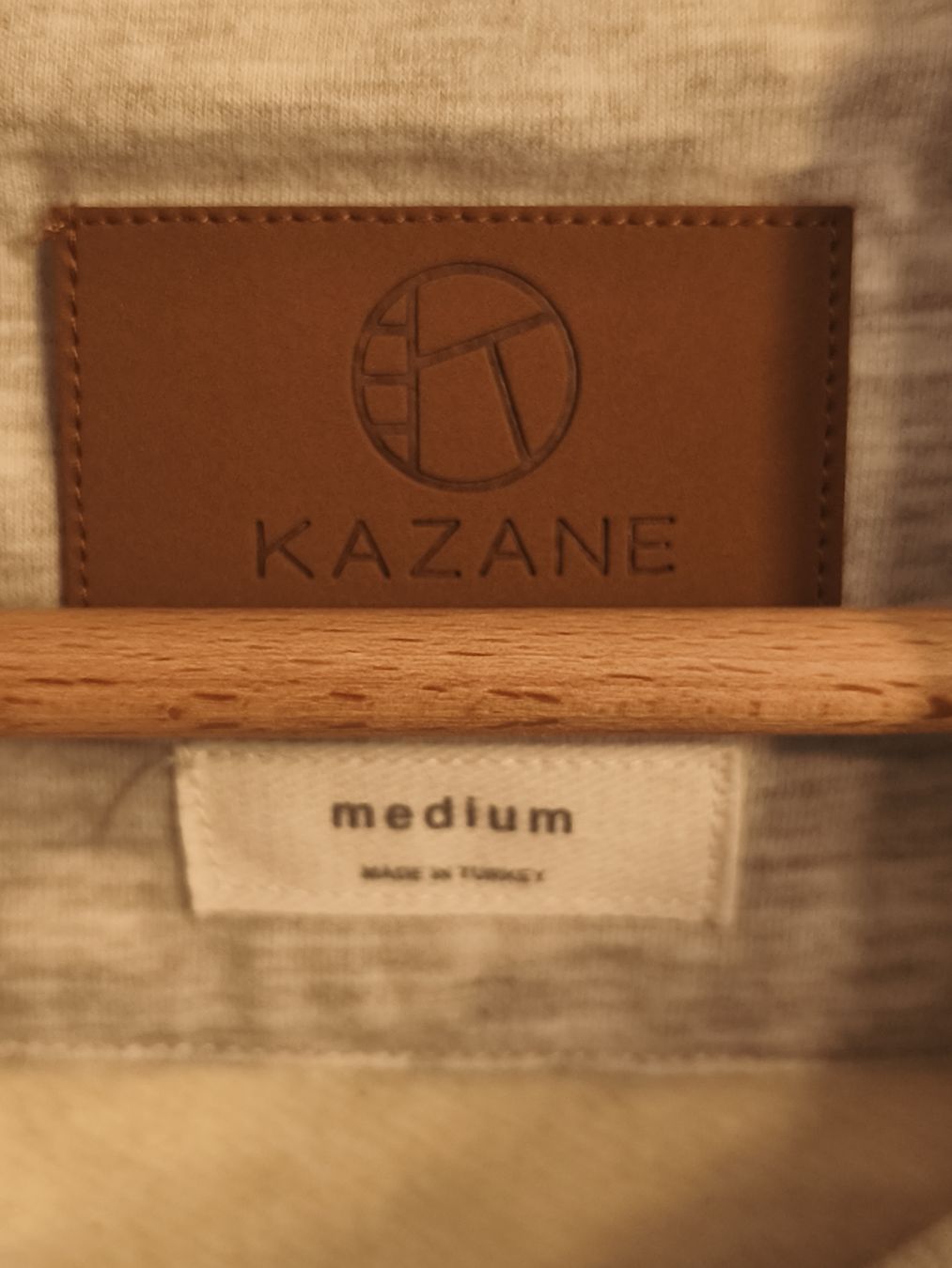 Maglioni & Felpe: Kazane Pulliver mit Kapuze Grösse M neu – Nuovo (secondo la descrizione) da Steffisburg venduto da AroundTheWorld 2
