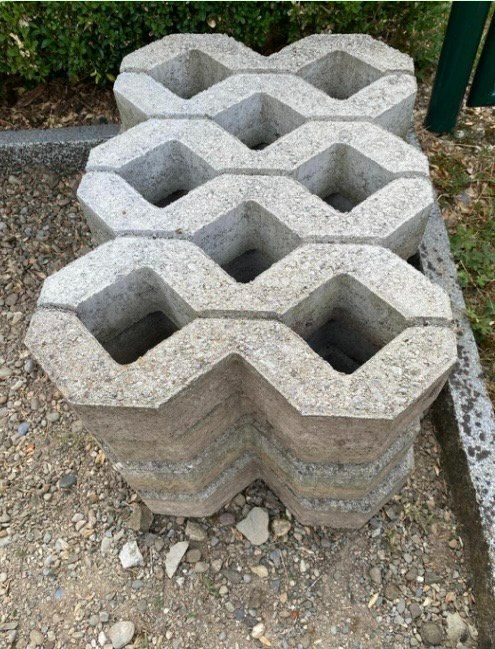 Revêtements de sol: Rasengittersteine grau 60x40x8 cm – D'occasion à Baden par Customer 1