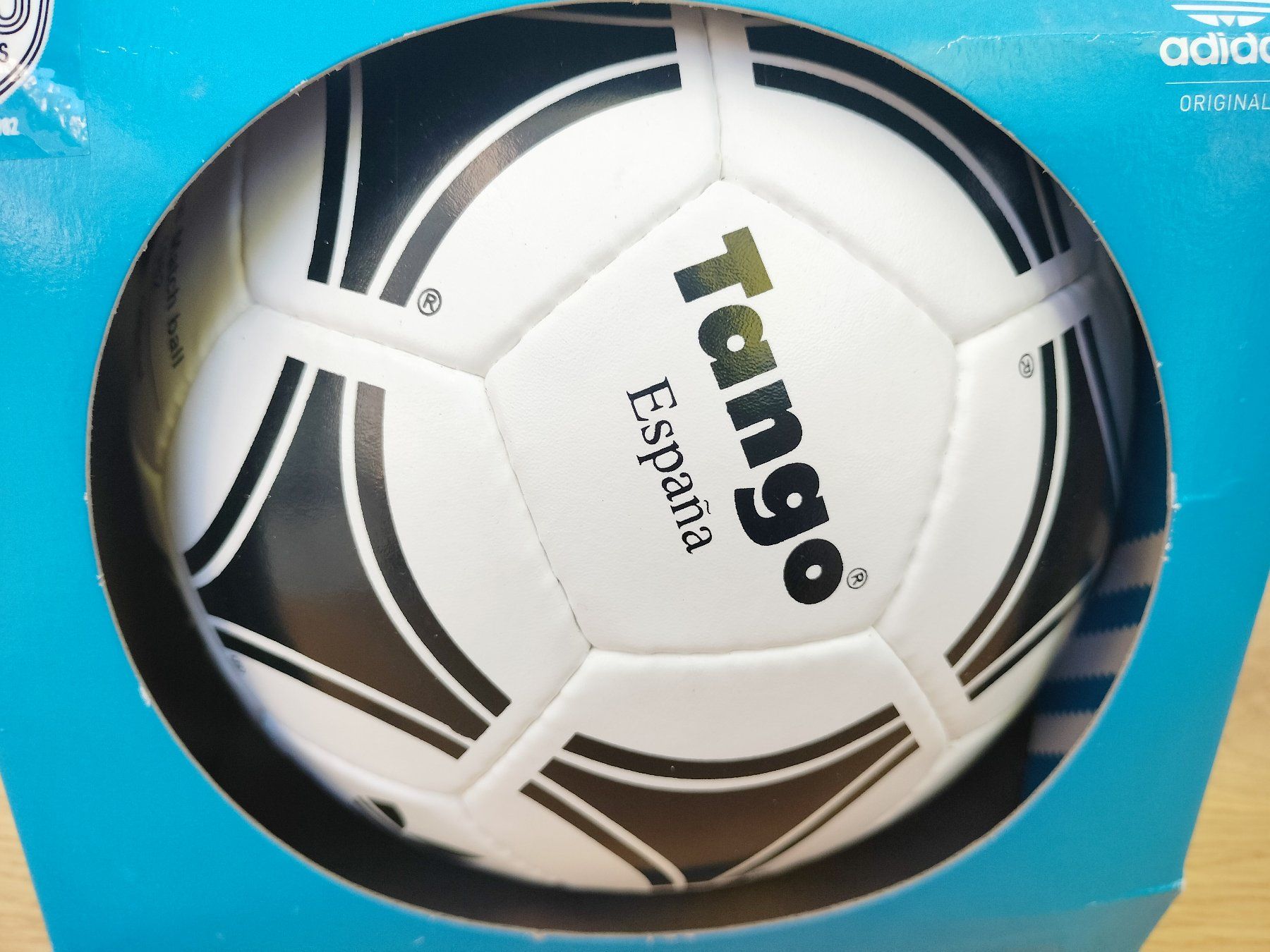 Adidas Bälle: Original Adidas Matchball 1982 in OVP – Neu (gemäss Beschreibung) aus Wil SG von kaizzen 9
