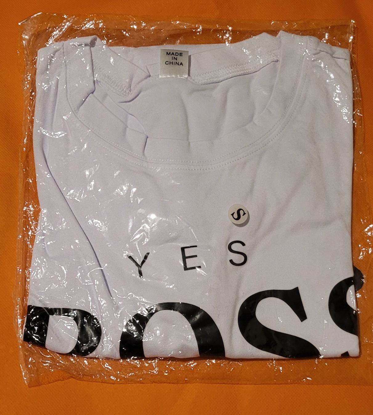 T-Shirts: "Yes Boss" T-Shirt Gr. S – Neu und originalverpackt aus Zürich von Avd 6