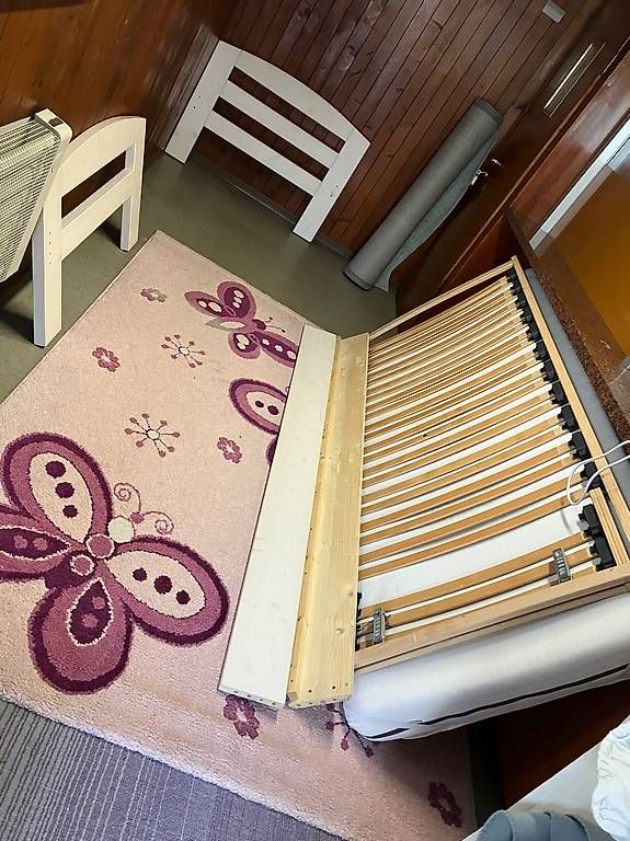 Letti: Weisses Bett mit Rost Matratze 200x90 – Usato da Simplon Dorf venduto da fraueulalia