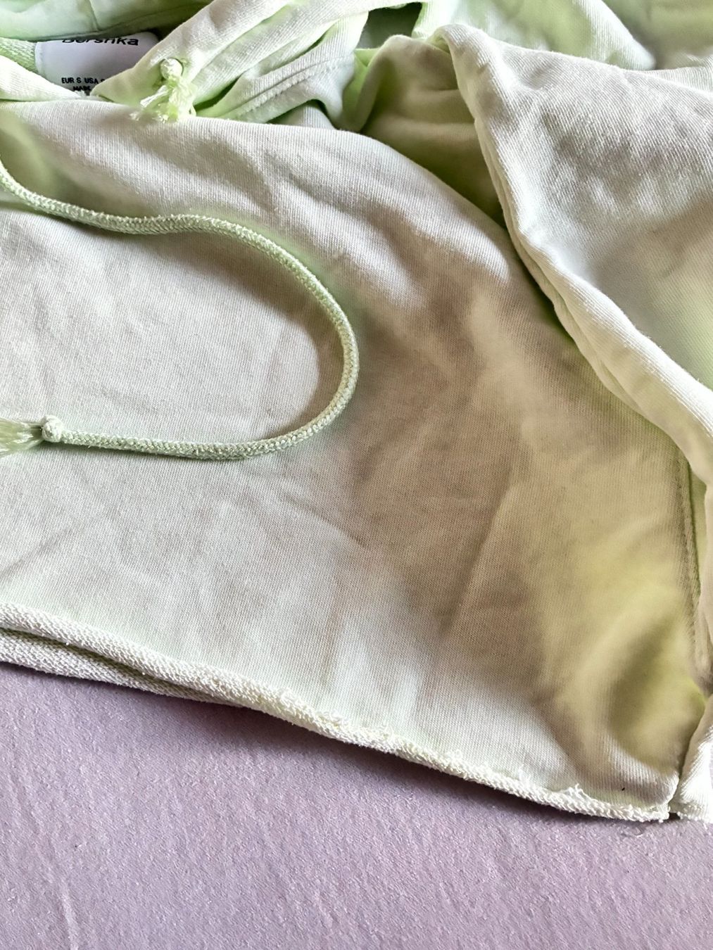 Bershka Camicette, T-shirt & Top: Bershka Cropped Hoodie Gr.S – Usato da Malleray venduto da ste_rx2t 2