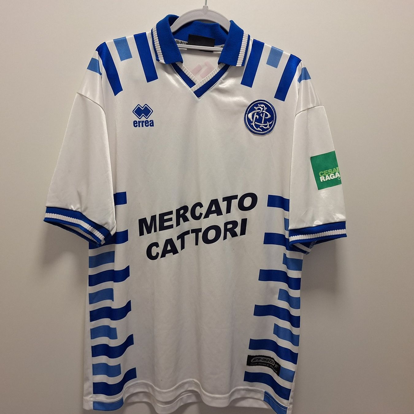 Leibchen & Hosen: Errea Locarno Calcio Matchworn XXL – Gebraucht aus Bellinzona von LA-ropa-de-Juan