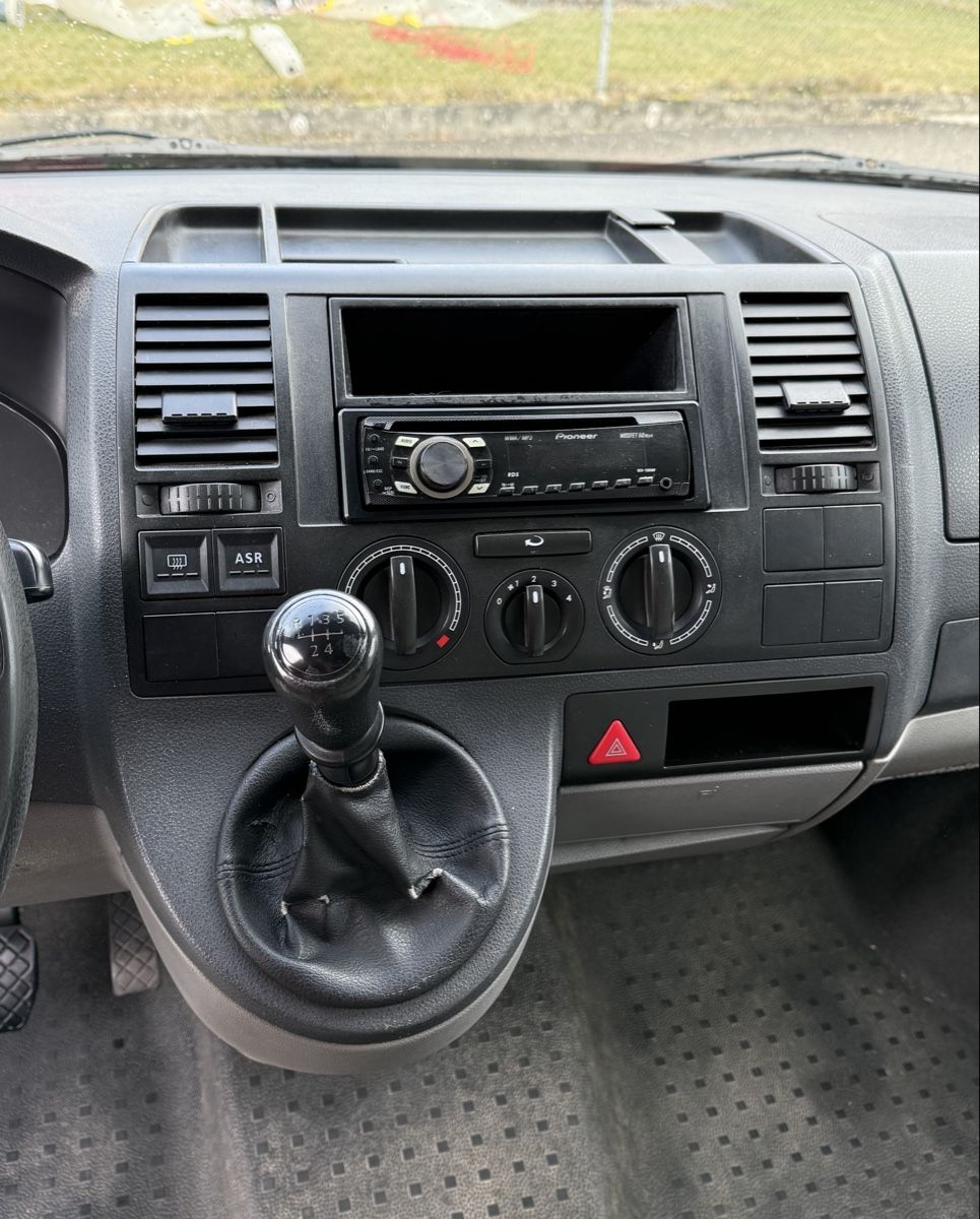 VW Nutzfahrzeuge: VW Bus T5 – Gebraucht aus Uttigen von CS_Moto 3