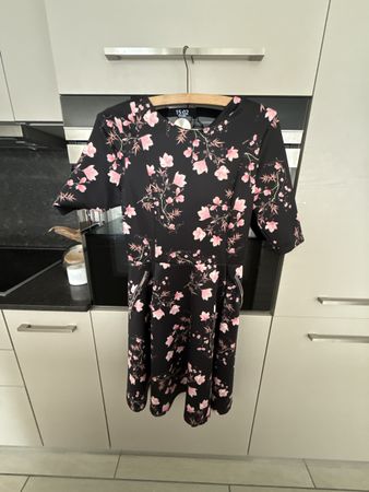 Robe Bodyflirt noire à fleurs🌸🌸 Taille 36 - Parfaite!