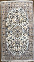 Der „Drachen“ Isfahan mit Seide Perserteppich