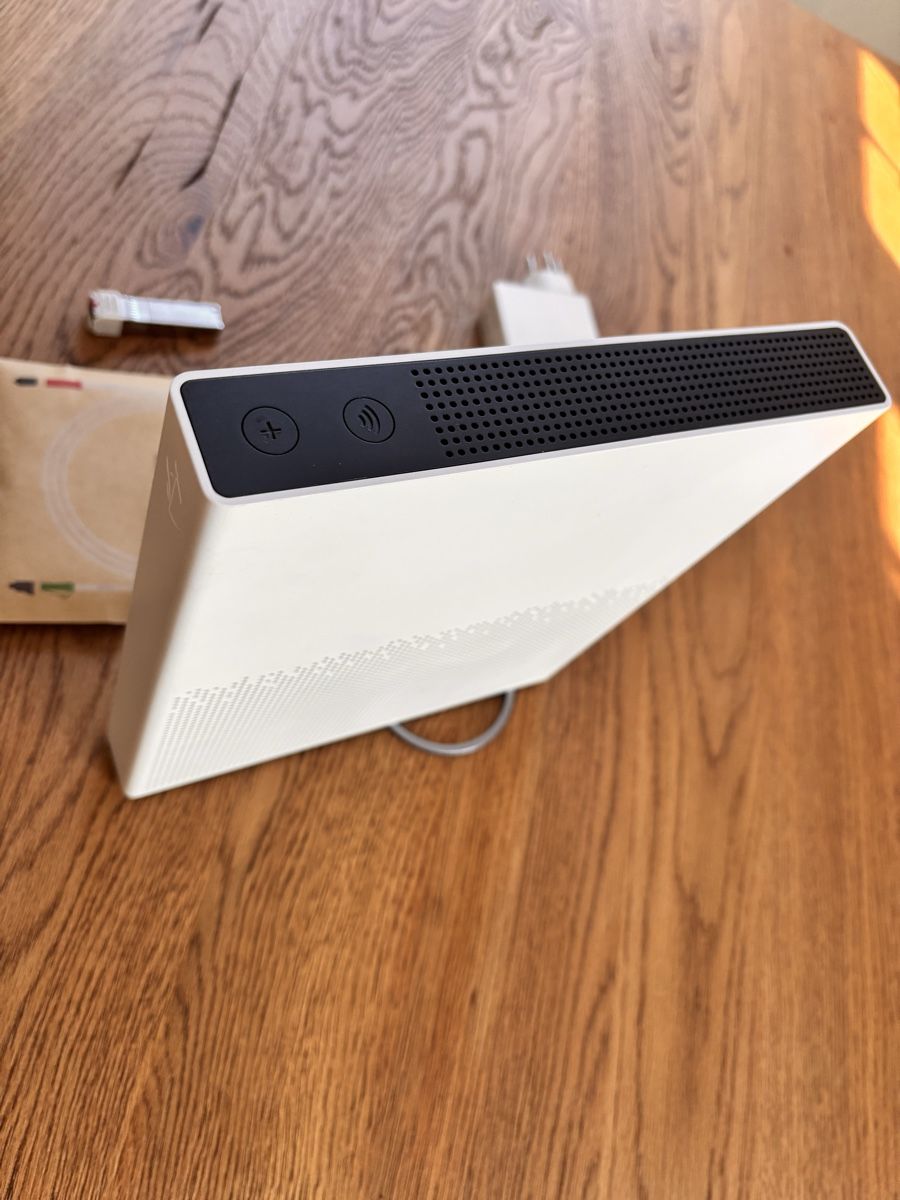 Swisscom Modem & Router: Swisscom Internet-Box 3 - WLAN Router mit Glasfaserkabel – Usato da Aesch BL venduto da Kliana 1