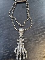 Coole Halskette mit Totenkopf-Anhänger