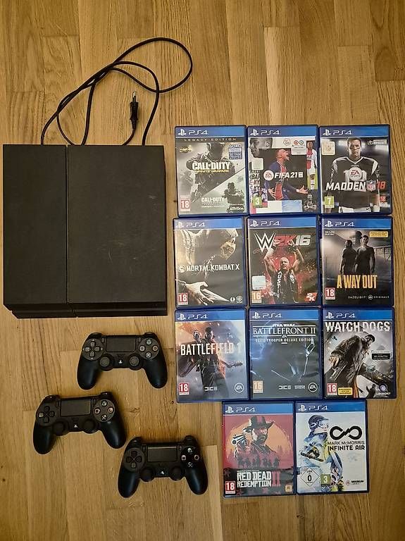 Sony Console: Playstation 4 inkl. 3 Controller & 11 Games – Usato da Luzern venduto da bubi17