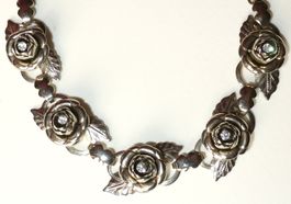Graziöse 50s Halskette mit Rosen / collier 50s avec roses