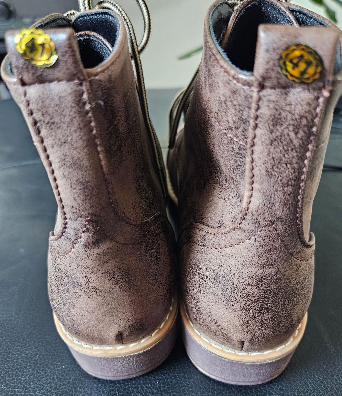 Herrenschuhe: Neue Retro Schnürstiefel – Neu und originalverpackt aus Liebefeld von Straycats 1