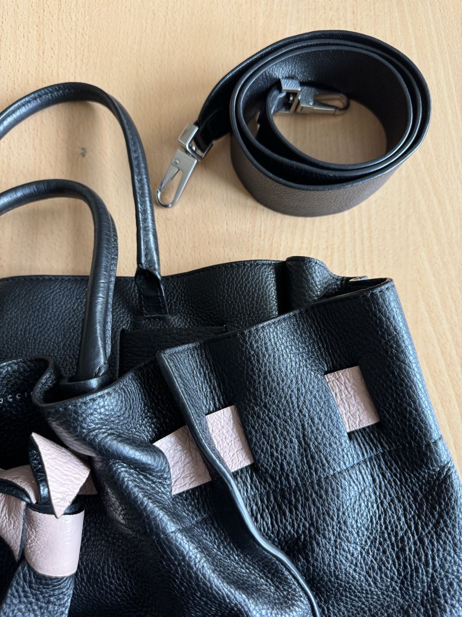 Coccinelle Taschen für Damen: Coccinelle Sac à main noir, cuir véritable – Gebraucht aus Morges von sandy069 5