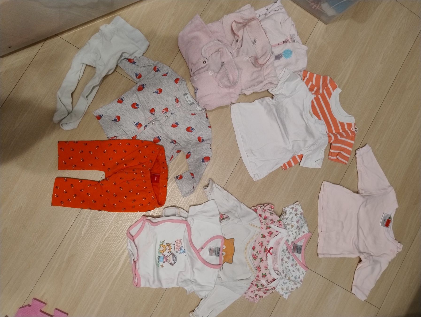 Lotti & Set di vestiti: Mädchen Kleider Gr. 50/56 – Usato da Bätterkinden venduto da livingdreams