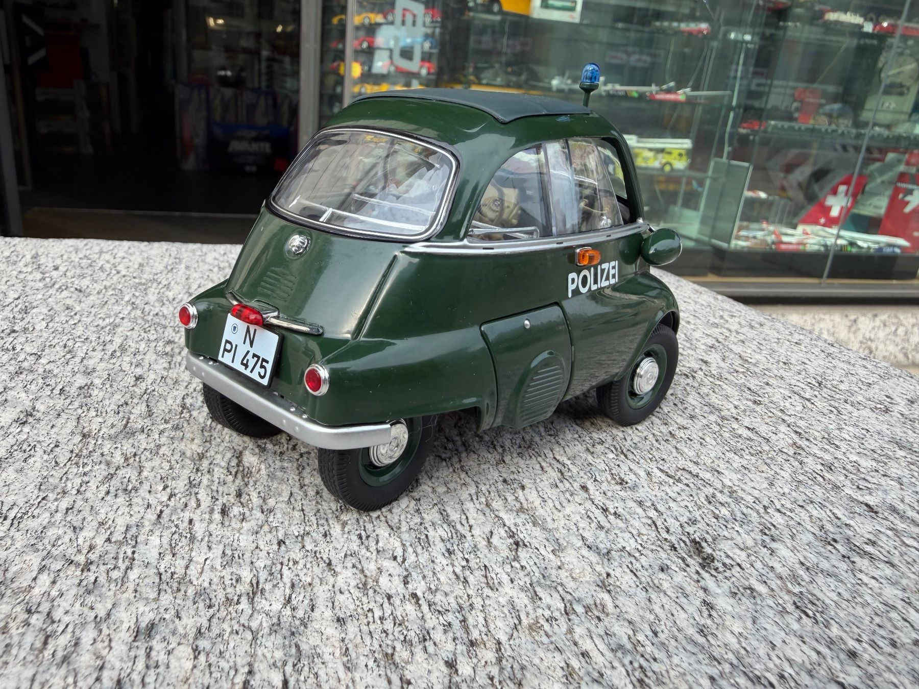 Schuco Modellini d'auto: Schuco 1:18 BMW Isetta Polizei – Usato da Chiasso venduto da Carrara-Modellismo 3