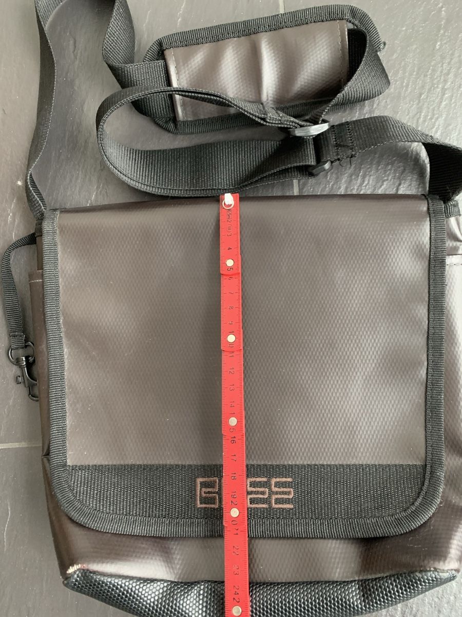 Bree Taschen: Coole Umhängetasche/Schultertasche von Bree – Gebraucht aus St.Gallen von Ha-Ha 2