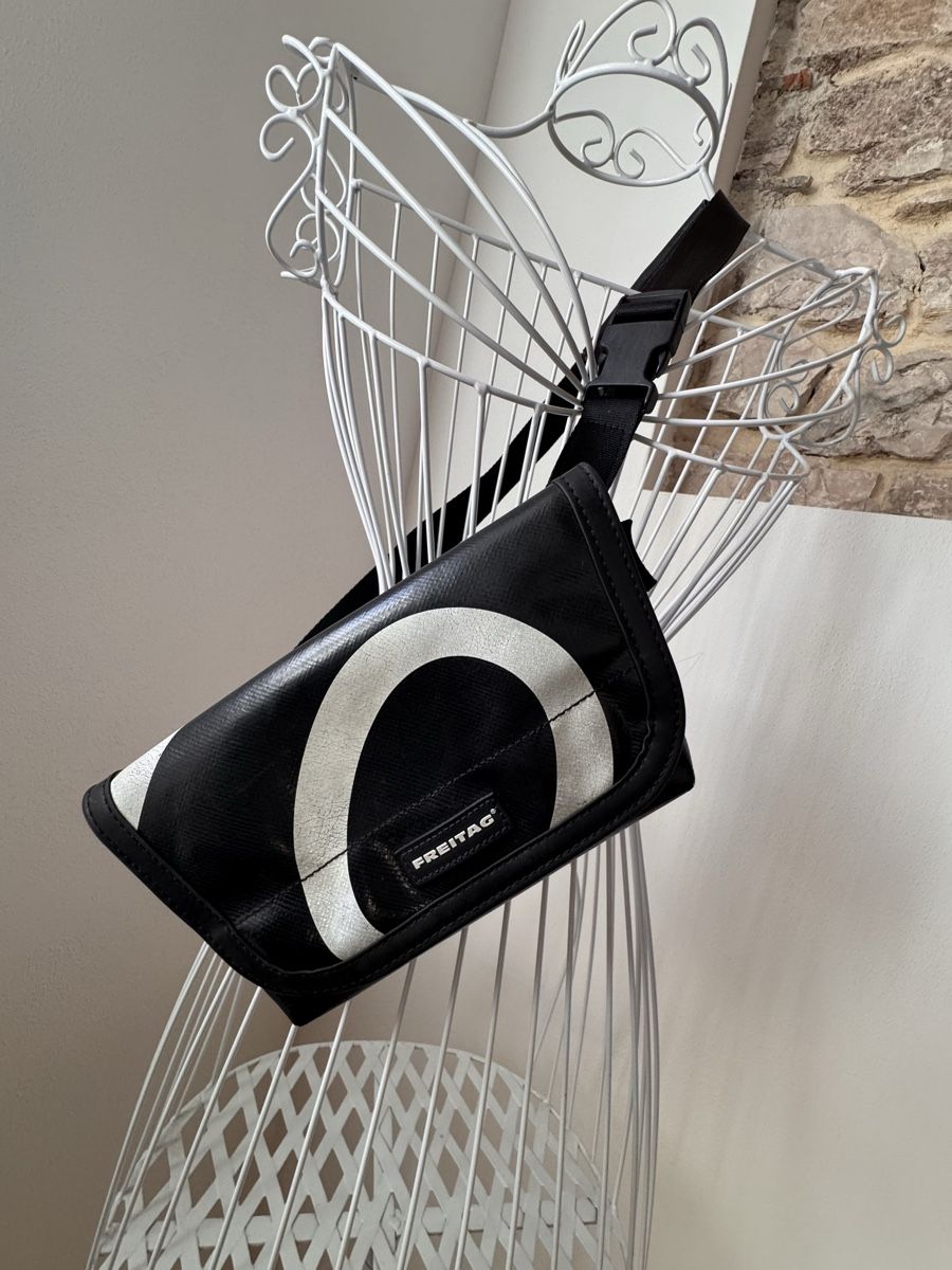 Freitag Borse: Freitag F40 Jamie Black and white – Usato da Arsiè venduto da Marydema76 9