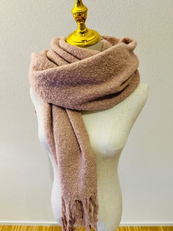 Winter scarf in dirty pink