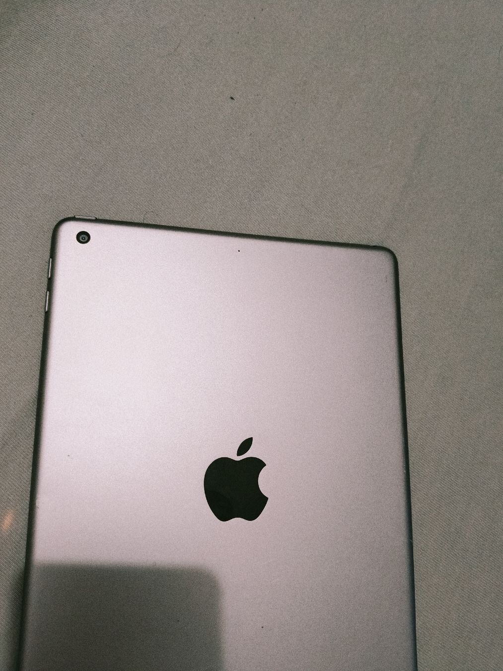 Apple Tablet PC: Tablette Apple iPad 6 32go – Usato da La Chaux-de-Fonds venduto da Honit