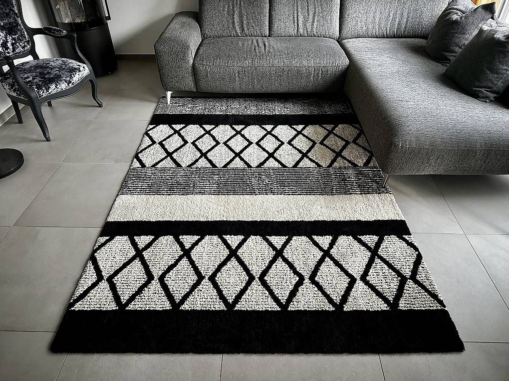 Tapis: Tapis noir et blanc  – D'occasion à La Rippe par jpu_z5ql 2