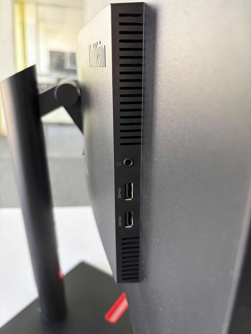 Lenovo Monitor: Lenovo ThinkVision T27h-30 Display – Usato da Mörschwil venduto da ottoman7 5