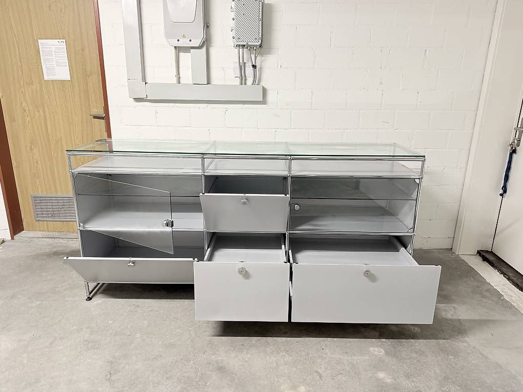 USM Cassettiere: USM Haller Sideboard Mattsilber Mit Glas TOP PREIS – Usato da Dietikon venduto da Kumar_Occasionen 7