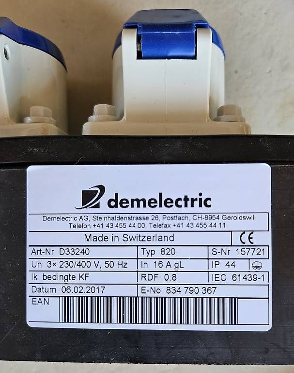 Alimentazione elettrica: Stromverteiler Demelectric Hartgummi Typ 820 16A – Usato da Seewen SO venduto da Hochi3 1