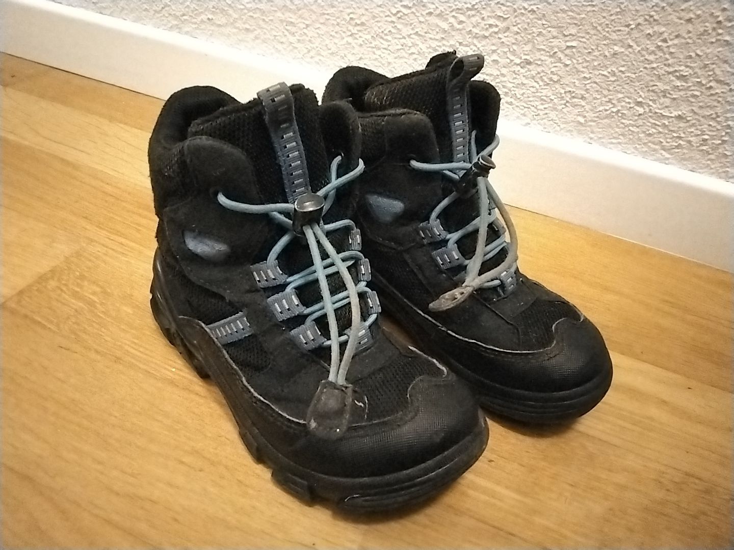 Ecco Chaussures garçon: Wanderschuhe / Trekkingschuhe Gr. 28 – D'occasion à Balterswil par Meerdeern