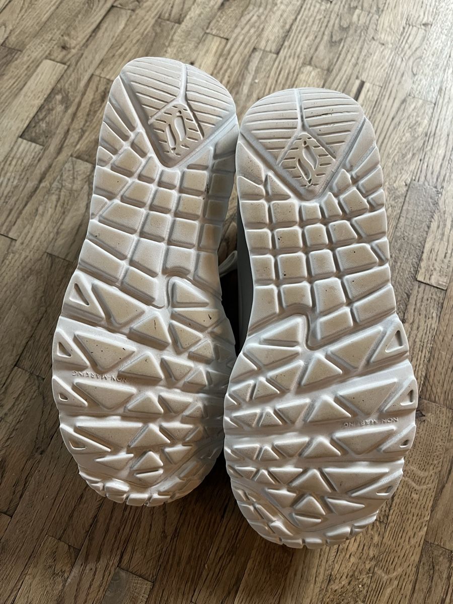Skechers Schuhe für Jungen: Hallen-Turnschuhe – Neu (gemäss Beschreibung) aus Bern von Melaanie 2