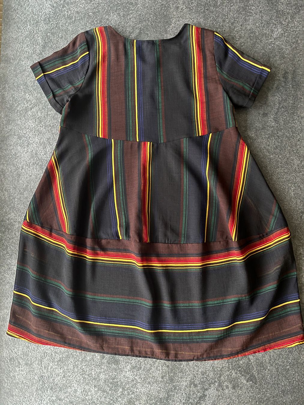 Vestiti: Damenkleid mit farbigen Streifen - Größe M – Usato da Kilchberg ZH venduto da Ch.C 7